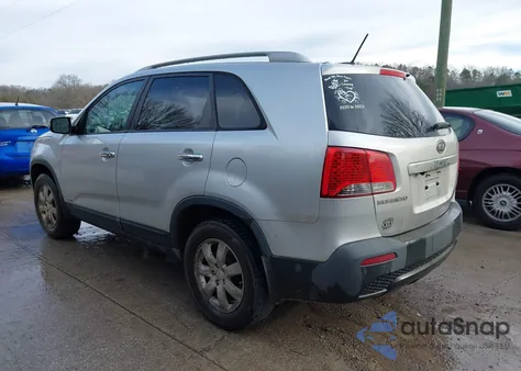 2011 Kia Sorento Lx z USA, uszkodzony, nr VIN 5XYKTDA14BG042716